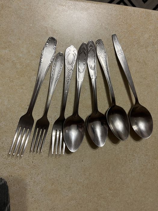Столові прибори різноманітні