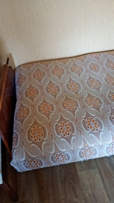 Віддаю  диван безкоштовно