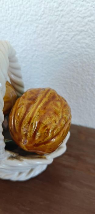 Cesta de nozes, paliteiro, loica caldas