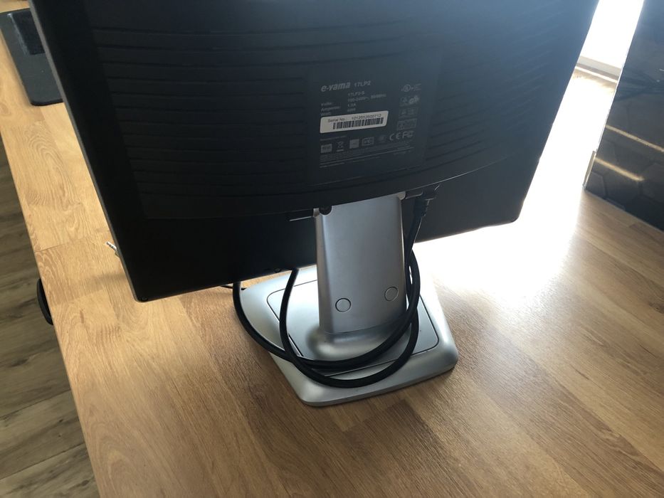 Monitor e-yama 17LP2