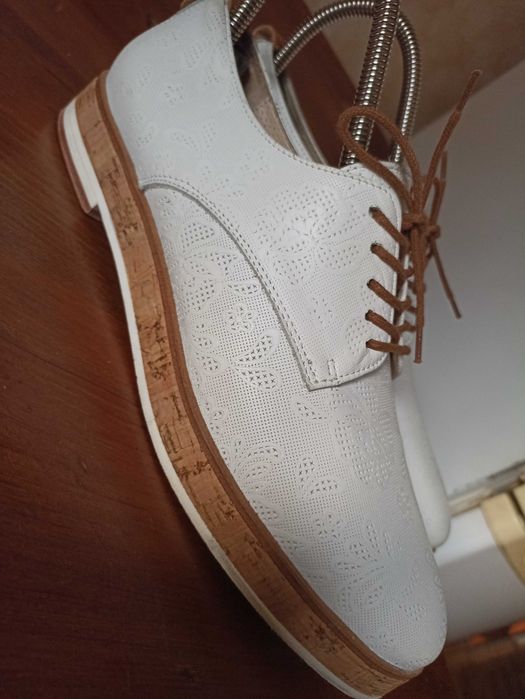 Жіночі білі весільні туфлі на шнурівці JHAY шкіра Іспанія 39,5 р 26 см