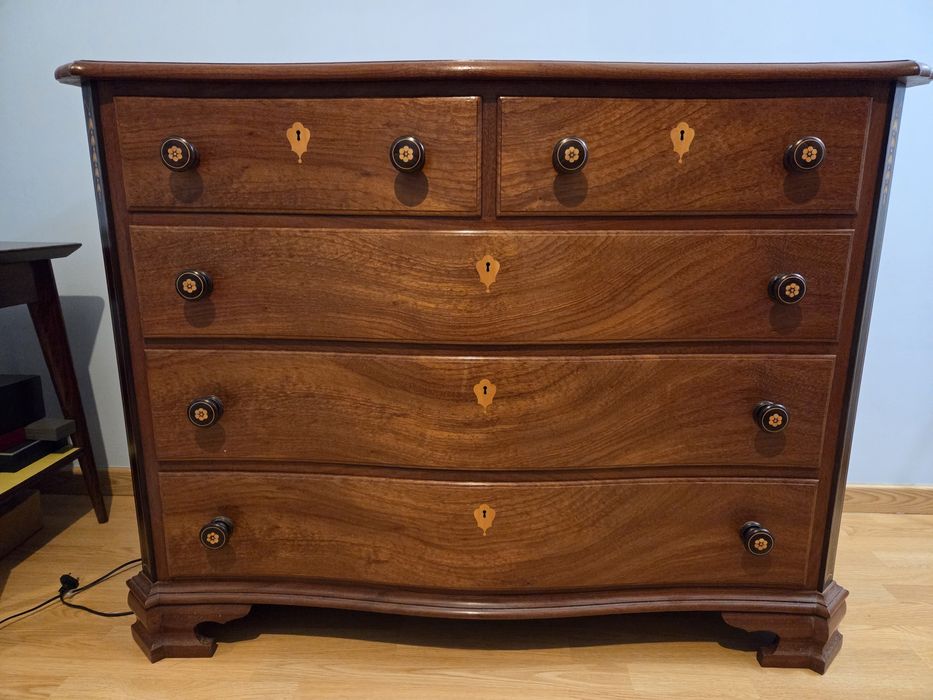 Cómoda com gavetões maciça em madeira mutene