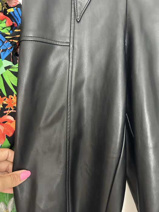 Conjunto blusa stradivarrius M e calças novas em polipele kiabi M