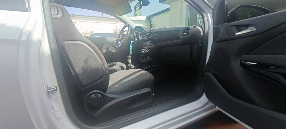 Opel Adam 1.2 White/black