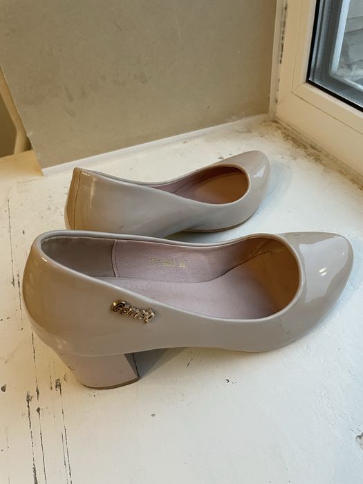 Туфлі жіночі бежеві 38 розмір