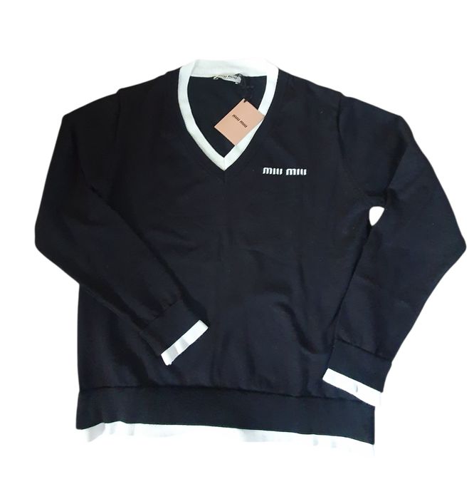 Sweter w serek Miu Miu