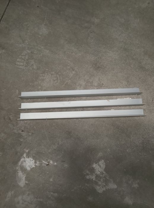 3 portas de vidro, calhas de correr, prateleira e seus suportes