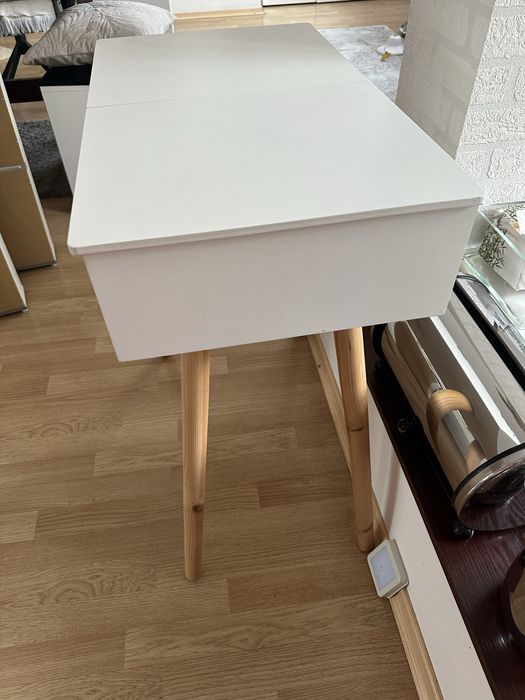 Toaletka biala i stolik , kwietnik dowoz