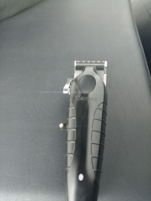 Máquina de cortar cabelo Kemei