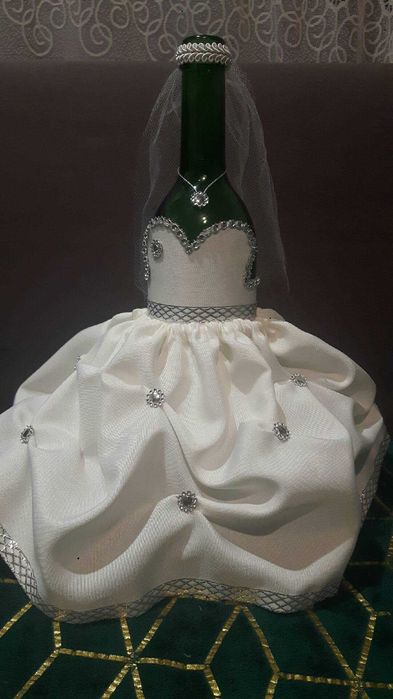 Suknia i garnitur na butelke