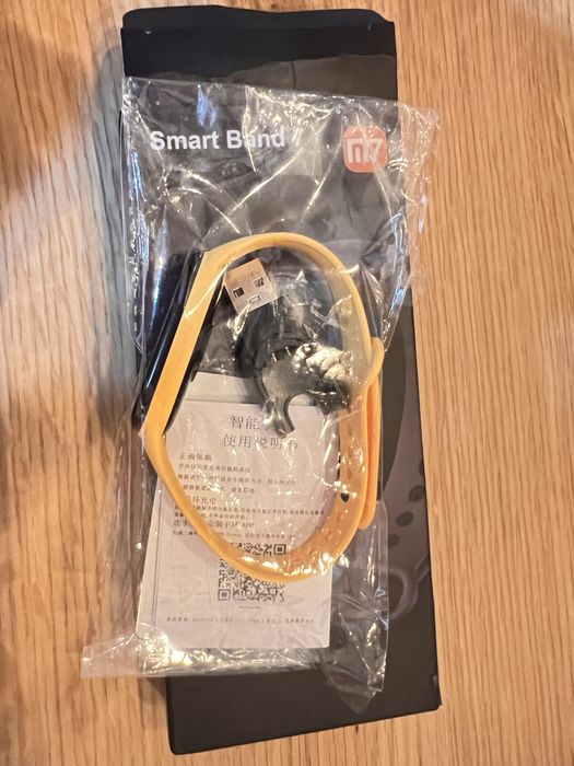 Smart watch amarelo novo