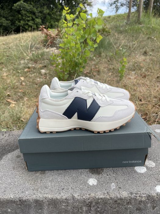 New Balance 327 mibege e preto  com caixa