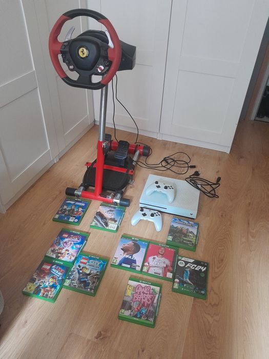 Xbox One S + Kierownica THRUSTMASTER Ferrari 458 Spider +stojak