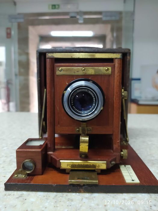 Pony Premo nº 5 é uma clássica câmara de fole / folding camera fabricada pela Rochester Optical Company entre 1898 e 1903