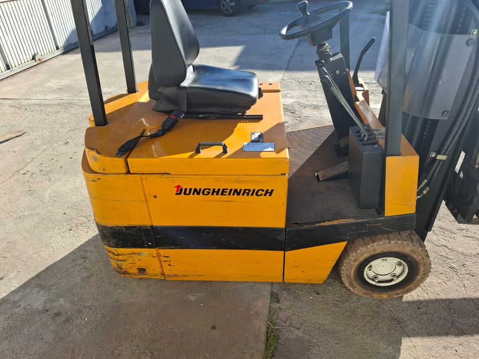 Empilhador elétrico Jungheinrich