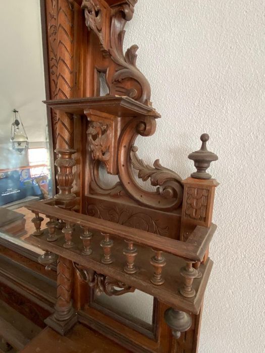 Comoda antiga com espelho