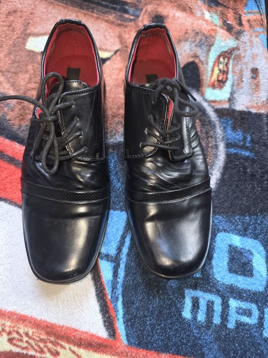 Eleganckie pantofle chłopięce rozmiar 36