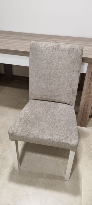 Mesa extensível e cadeiras
