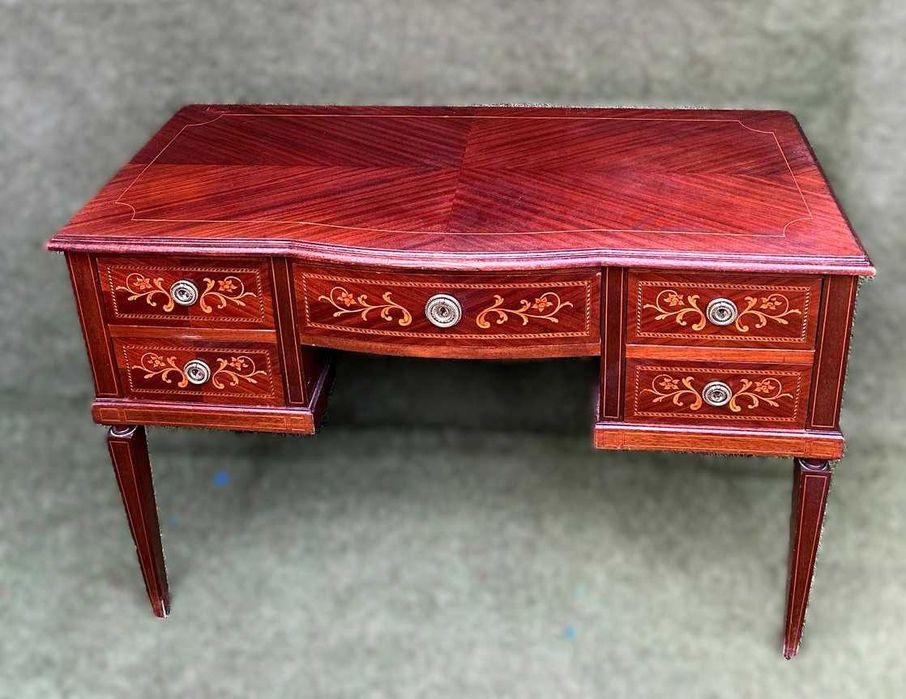 Toucador antigo, em perfeito estado, medidas sem espelho; 46X77X113 cm