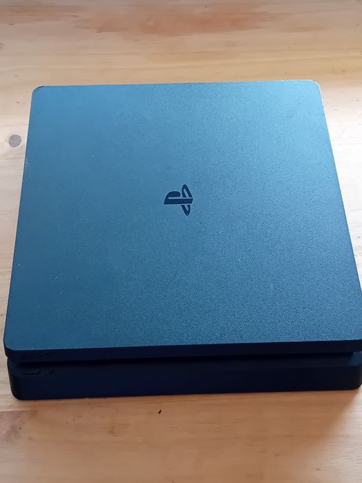 Ps4 slim 870gb  sem comando e com jogos