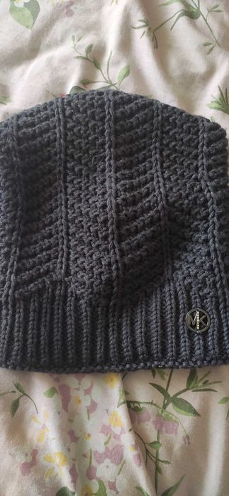 Зимняя шапка женская