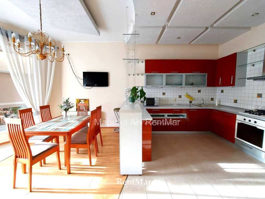 Добротный дом! Жилой подвал! 4 спальни  Б Фонтан Видео