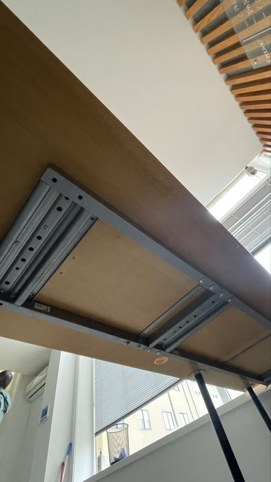 1 ou 2  - Secretaria (s) em madeira maciça em optimo estado