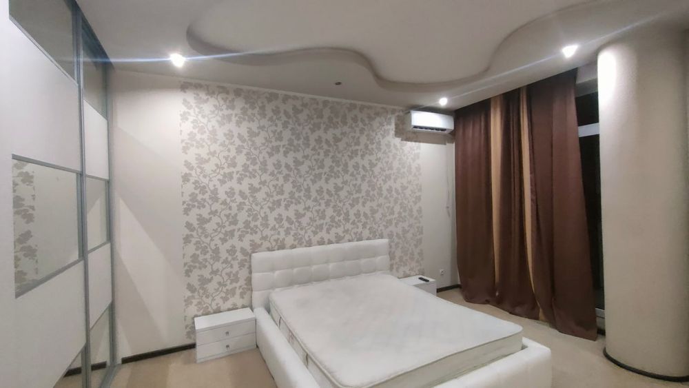 Сдам кв. в ЖК Гвардейцев Широнинцев 33,  метро Академика Павлова