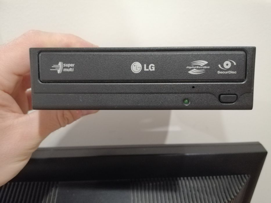 Monitor BENQ plus napęd z nagrywaniem.