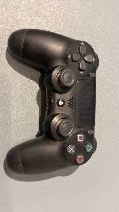 PlayStation 4 Slim + Comando DualShock 4 + Pack de 7 Jogos - Excelente Estado