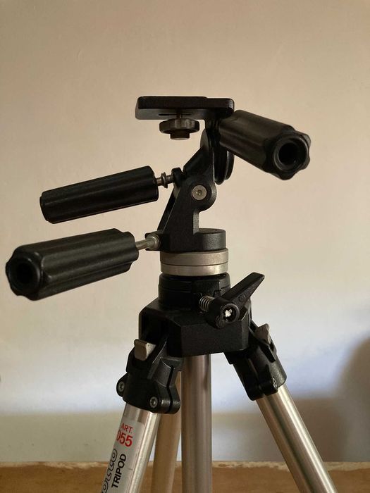 Tripé de fotografia e video da Manfrotto ART 055