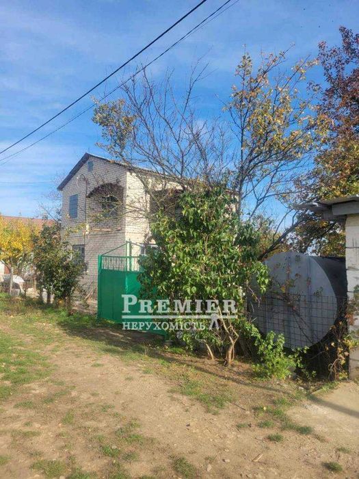 Продам триповерховий  сучасний будинок