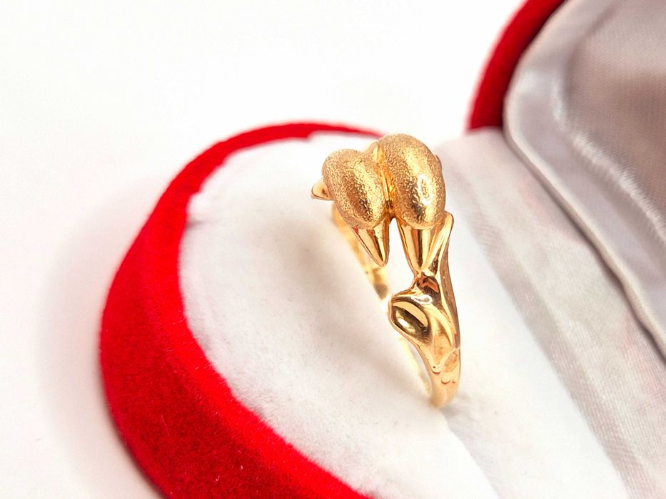 Niesamowity pierścionek "Delfiny" wykonany ze złota 585 (14K).