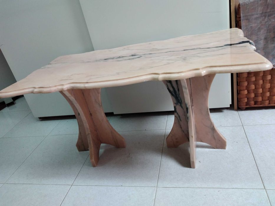 Mesa de marmore rosa