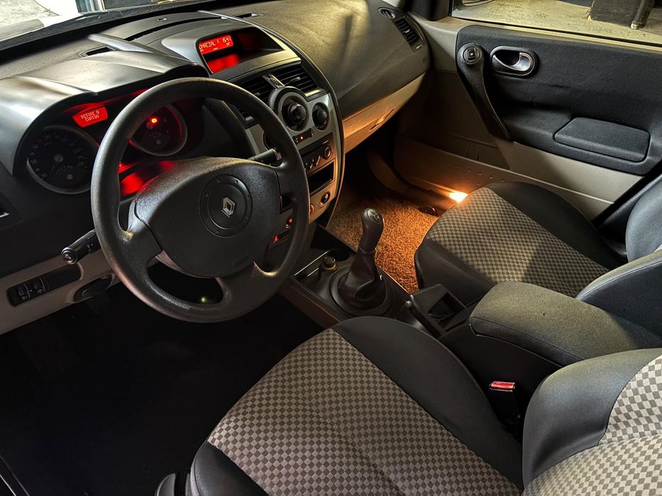 Renault Megane 1.4 Dinâmic 60 mil kms NOVO