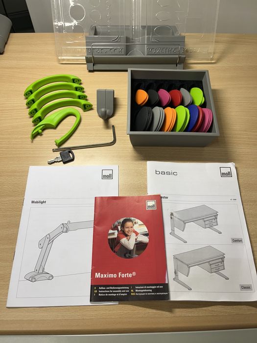 Комплект школяра Moll Booster Classic( стіл, стілець і настільналампа)