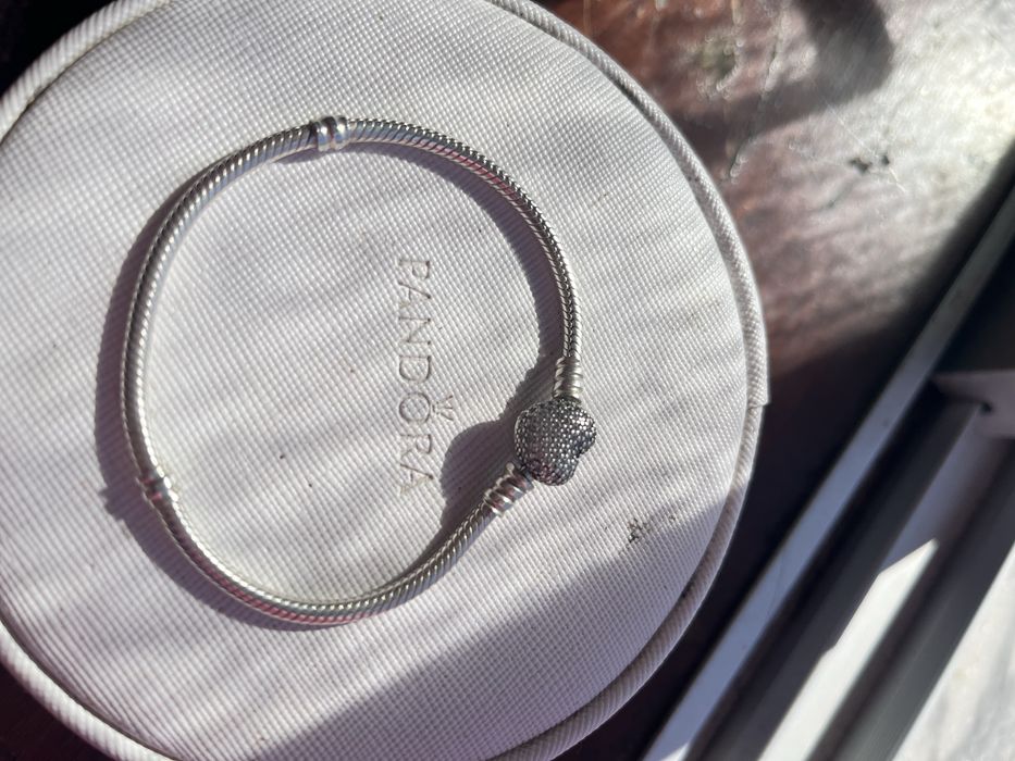 Pulseira pandora fecho de coraçao com brilho