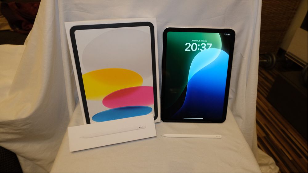 Apple iPad 10.9" (10. gen.) 64GB Srebrny + Apple Pencil USB-C + etui + kabel | NIEUŻYWANY, RAZ WŁĄCZONY