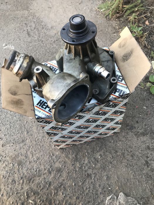 Помпа BMW e38 e39 e65 e66 e53