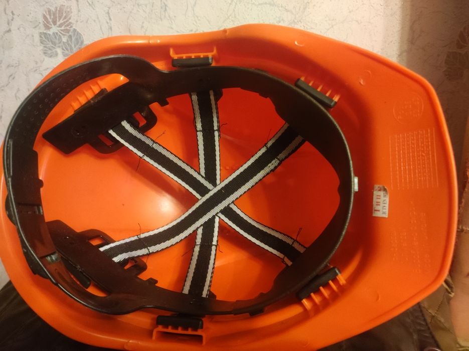 Захисна будівельна каска