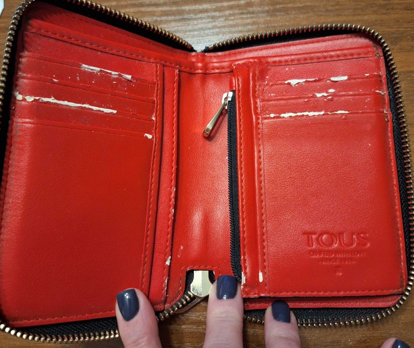 Portfel Tous Kaos Icon beżowy z dodatkami czerwonymi,używany,tanio!