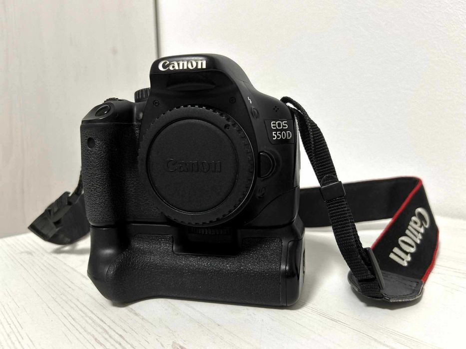 Фотоапарат Canon EOS 550D EF-S 18-55 mm 18 MP f/3.5 - 5.6