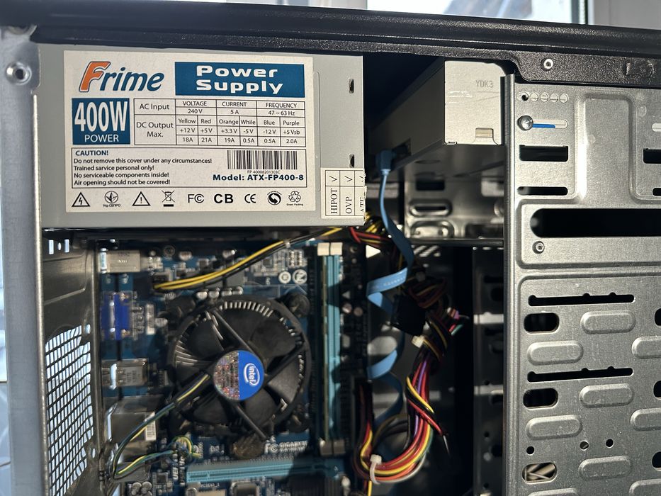 Продажа старого пк , добре працює на 7 вінді , також монітор і колонки