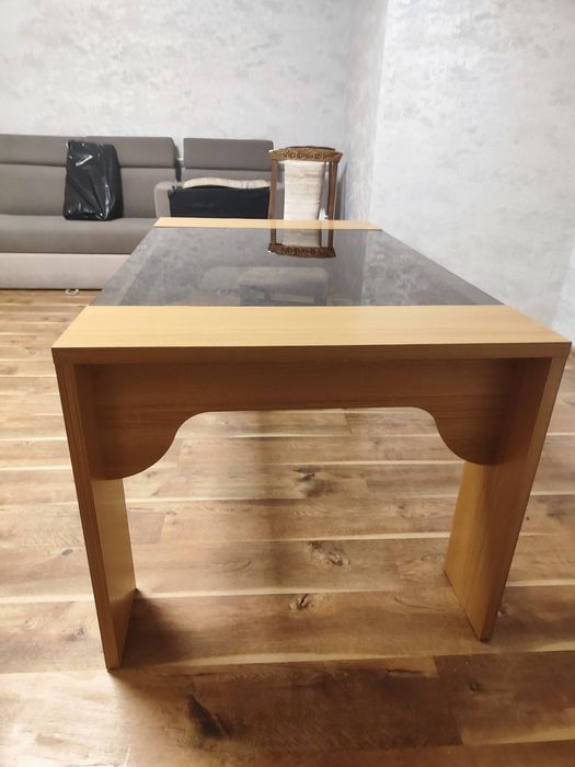 Продаю стіл недорого в задовільному стані