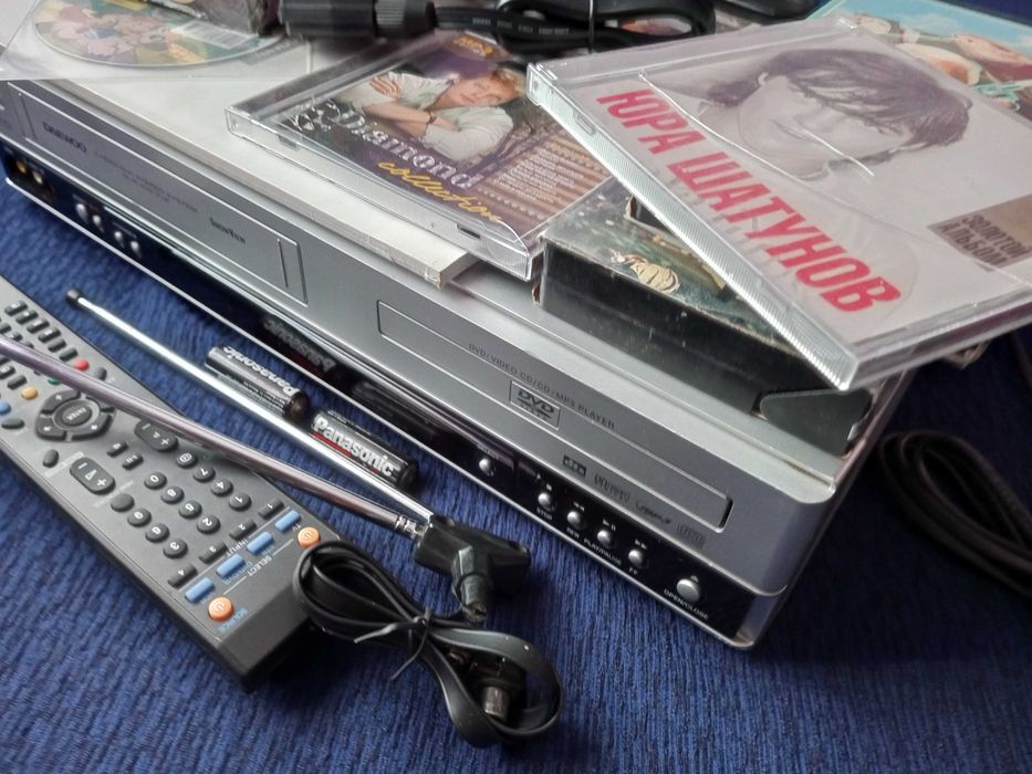 Видеомагнитофон видеодвойка DVD ТВ тюнер Радио Новый