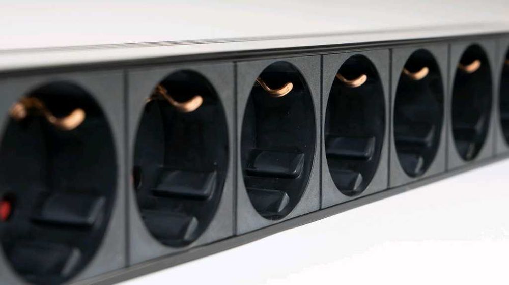 Extensão Elétrica De 1 U Para Móveis Rack 19" Fonestar FRP-8