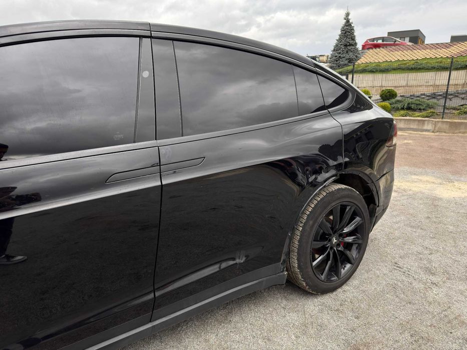 Tesla Model x 2020