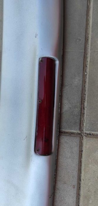 спойлер на авто сірий