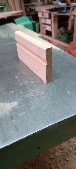 Montaż listew przypodlogowych