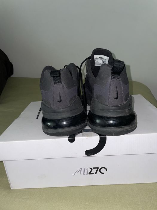 Air Max 270 React Pretos - n43